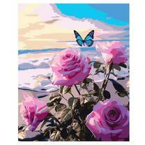 Розовые розы и море