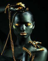 Без бренда «Девушка в черно-золотом макияже» в Балашихе 